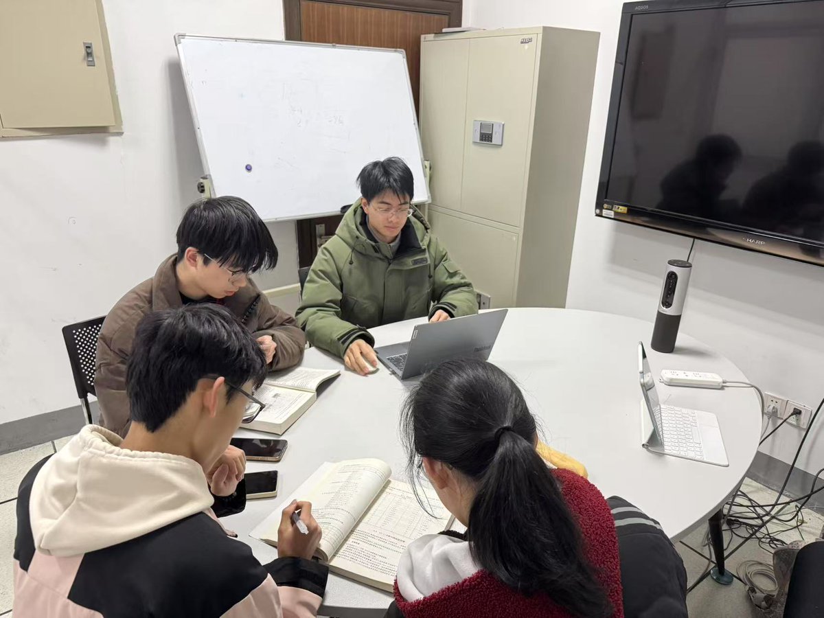 Anklu20's tweet photo. Great teamwork makes our project go smoothly—shoutout to my awesome group mates for crushing the tasks this week! https://t.co/2P0nWLdXtM