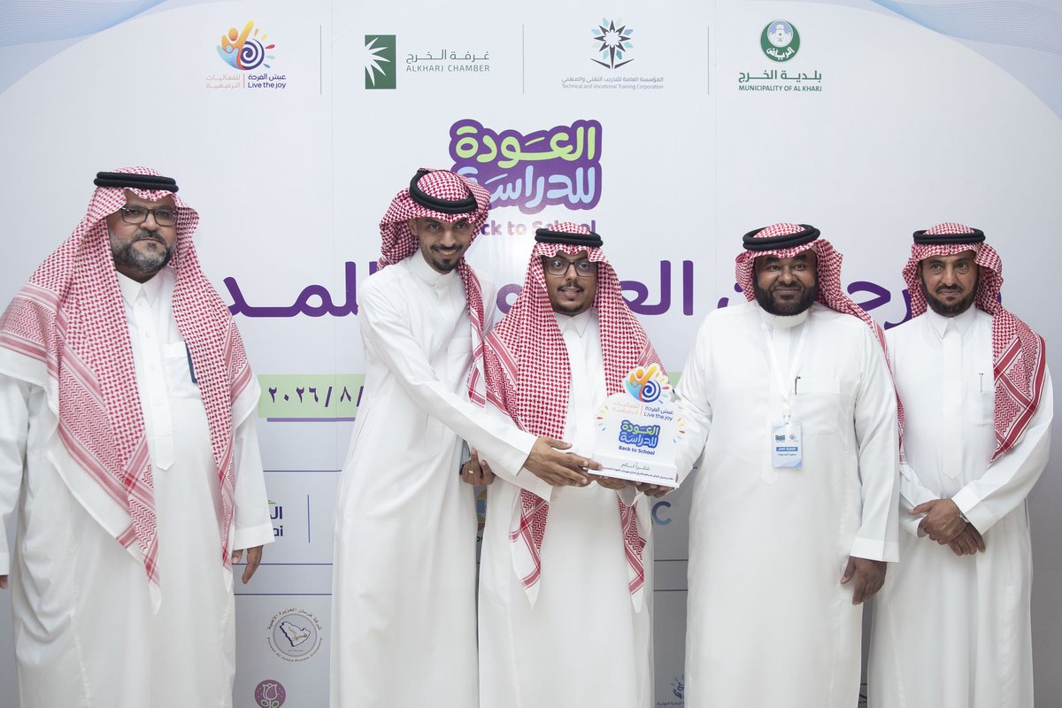 manasatalywom's tweet photo. وأشاد الحمدي بتنوع المشاركات والجهود التنظيمية المبذولة، مؤكدًا أهمية إقامة مثل هذه الفعاليات التي تسهم في تعزيز مشاركة القطاعات المختلفة، ودعم المبادرات والأنشطة المجتمعية.
#الخرج @eayshalfarha https://t.co/e62MTJrrHA