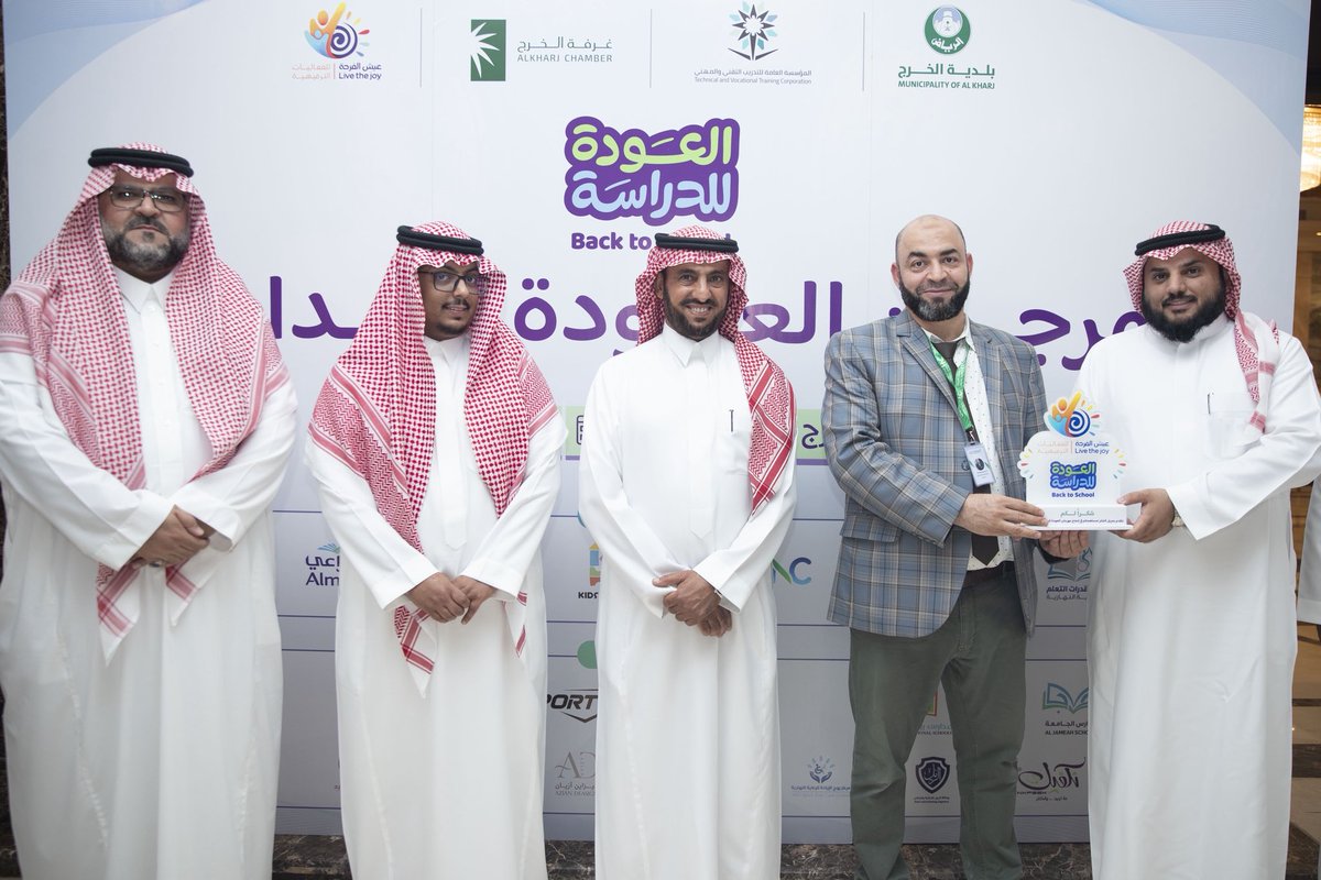 manasatalywom's tweet photo. ويشهد المهرجان مشاركة عدد من الجهات الحكومية والخاصة والمنشآت، إلى جانب أركان وفعاليات متنوعة تستهدف مختلف فئات المجتمع.
#الخرج @eayshalfarha https://t.co/xrbKcW7ywy
