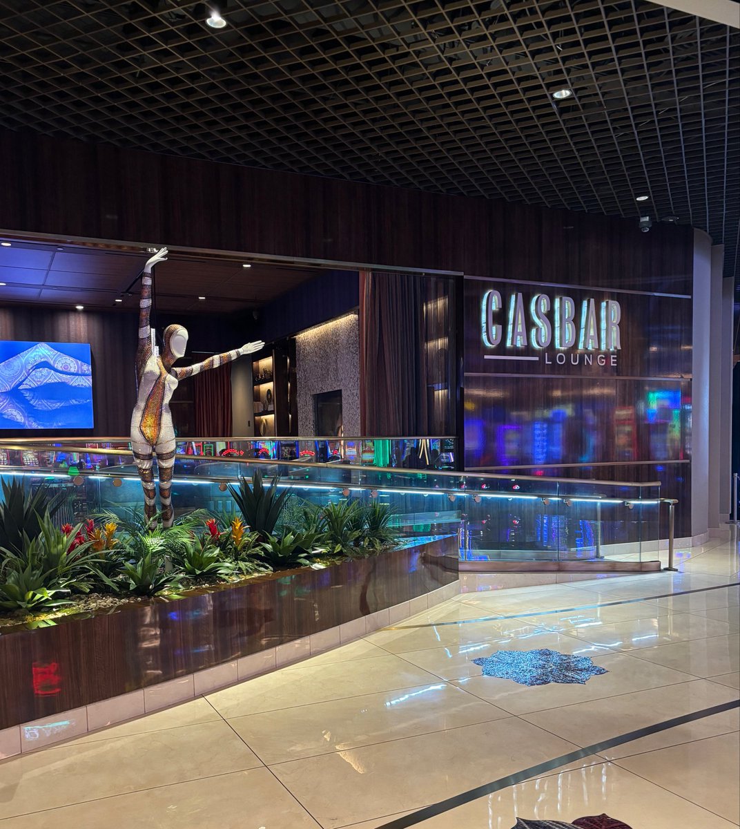 thisishowivegas's tweet photo. Off work and on duty 🥳🎉🎊 Time to get ready for the evening and spend some quality time exploring the drinks and dining around @SAHARALasVegas 🥂✨ #vegas #lasvegas #vegasvisiting #thisishowivegas #vegasstrip https://t.co/quKaWQY6kW