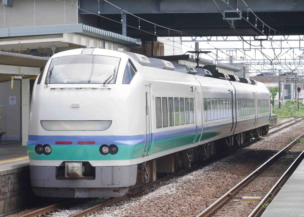 215e231e233's tweet photo. 8月15日　白新線　豊栄駅で撮影
E653系1100番台　上沼垂色　いなほ84号　新潟行き　後追いも
E653系1000番台　はまなす色　いなほ8号　新潟行き　後追いも
#E653系　#上沼垂色 https://t.co/Jzmuo2BNEq