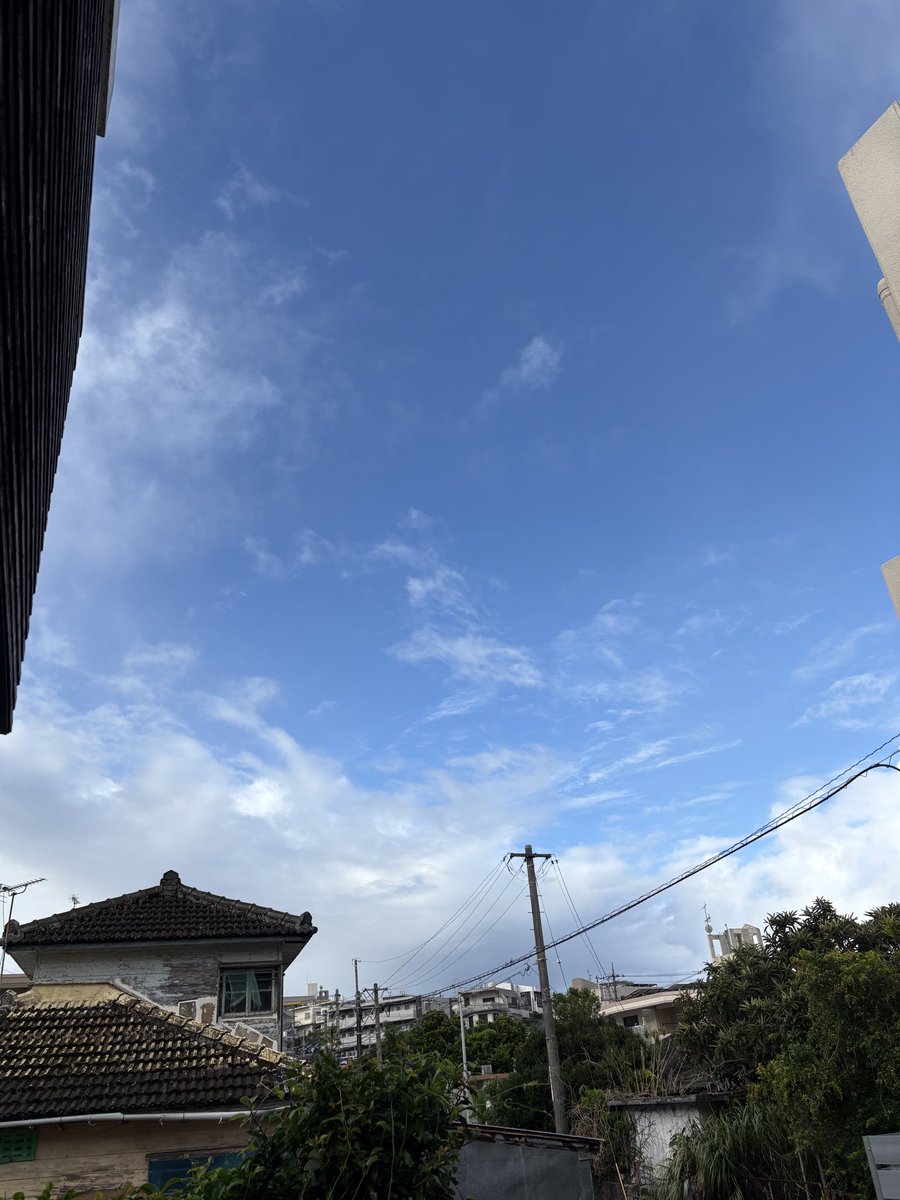 CosmicConsulti5's tweet photo. もっと評価されたい
もっと影響力を持ちたい
そう思って
外へ外へと目を向けることもある

それ自体は
悪いことではないけれど

まずは日々接する
目の前の人たちに
喜んで満足してもらえること✨

それが
大事なことなんじゃないかな🍀

今日も良い一日を！

#今日の首里 https://t.co/ANBboS2n6o