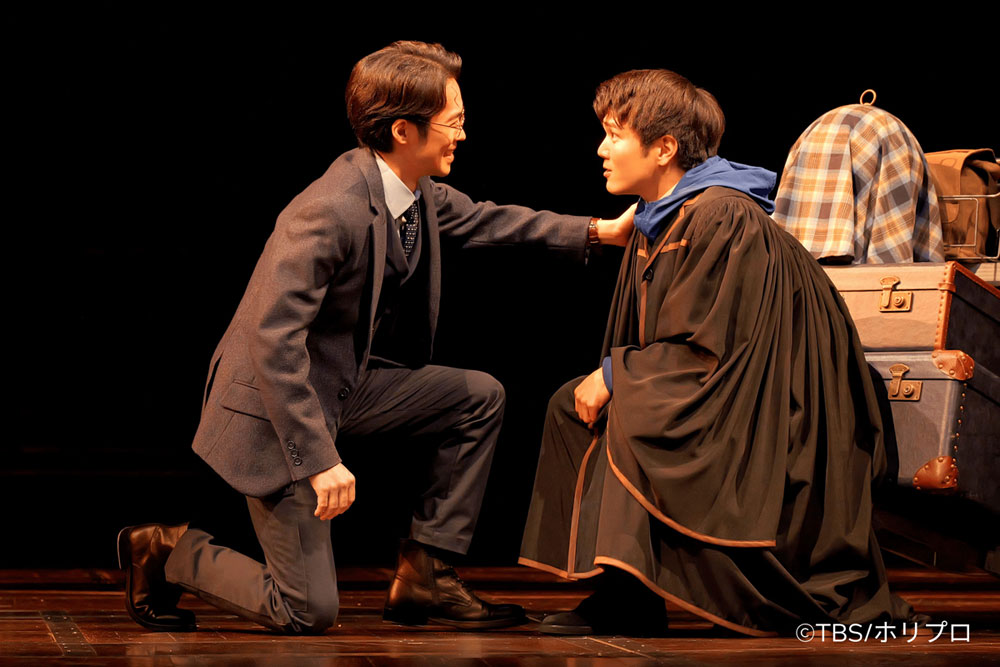 pottermaniajp's tweet photo. 【#舞台ハリポタ】ハリー声優 #小野賢章 さんが #ハリーポッター 役で「呪いの子」デビュー🎉👏

コメントと舞台写真が到着🌟賢章さんは、10/31まで石丸幹二さん、藤木直人さんらと交代で出演予定です🎈⇒https://t.co/xGGqoachnv

#呪いの子 #HarryPotter https://t.co/eoXu2dszWJ