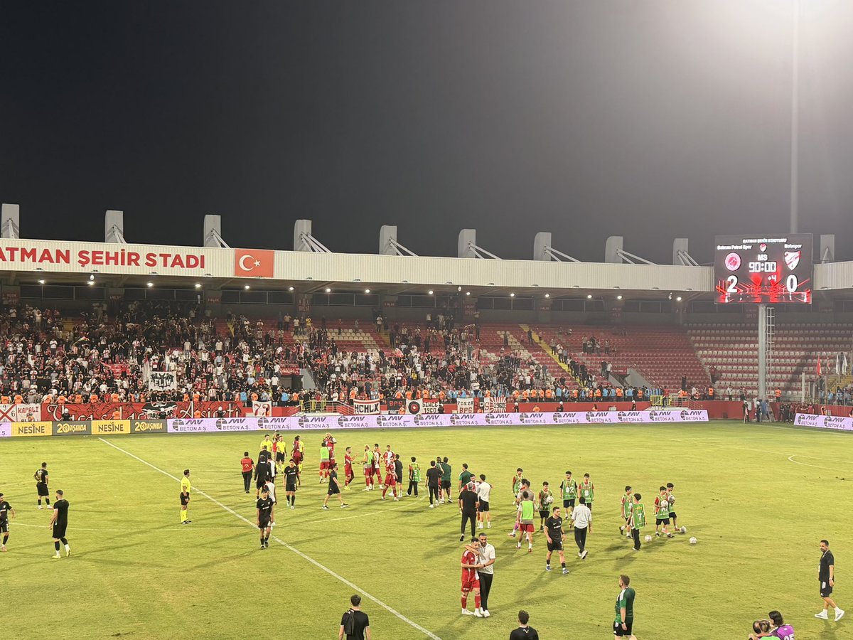 m_mujdeci's tweet photo. Evimizde ilk maç, ilk zafer! ❤️🤍

Batman Petrolspor’umuz, Boluspor’u 2-0 mağlup ederek şehrimize büyük bir gurur yaşattı.

Bu zafer Batman’ın! Takımımızı, teknik heyetimizi ve büyük taraftarımızı yürekten kutluyorum. 👏🏻
@batmanpetrolfk https://t.co/ZxPeaSK1FR