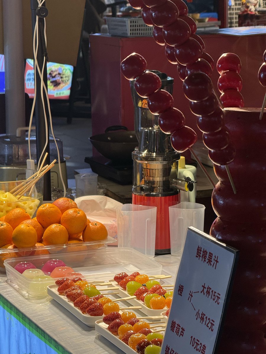 AFought's tweet photo. Late-night street food stall, warm oil sizzling on skewers, one tea to chase away the chill—stories shared over hot bites after the city sleeps.， https://t.co/bzHlLLmflX