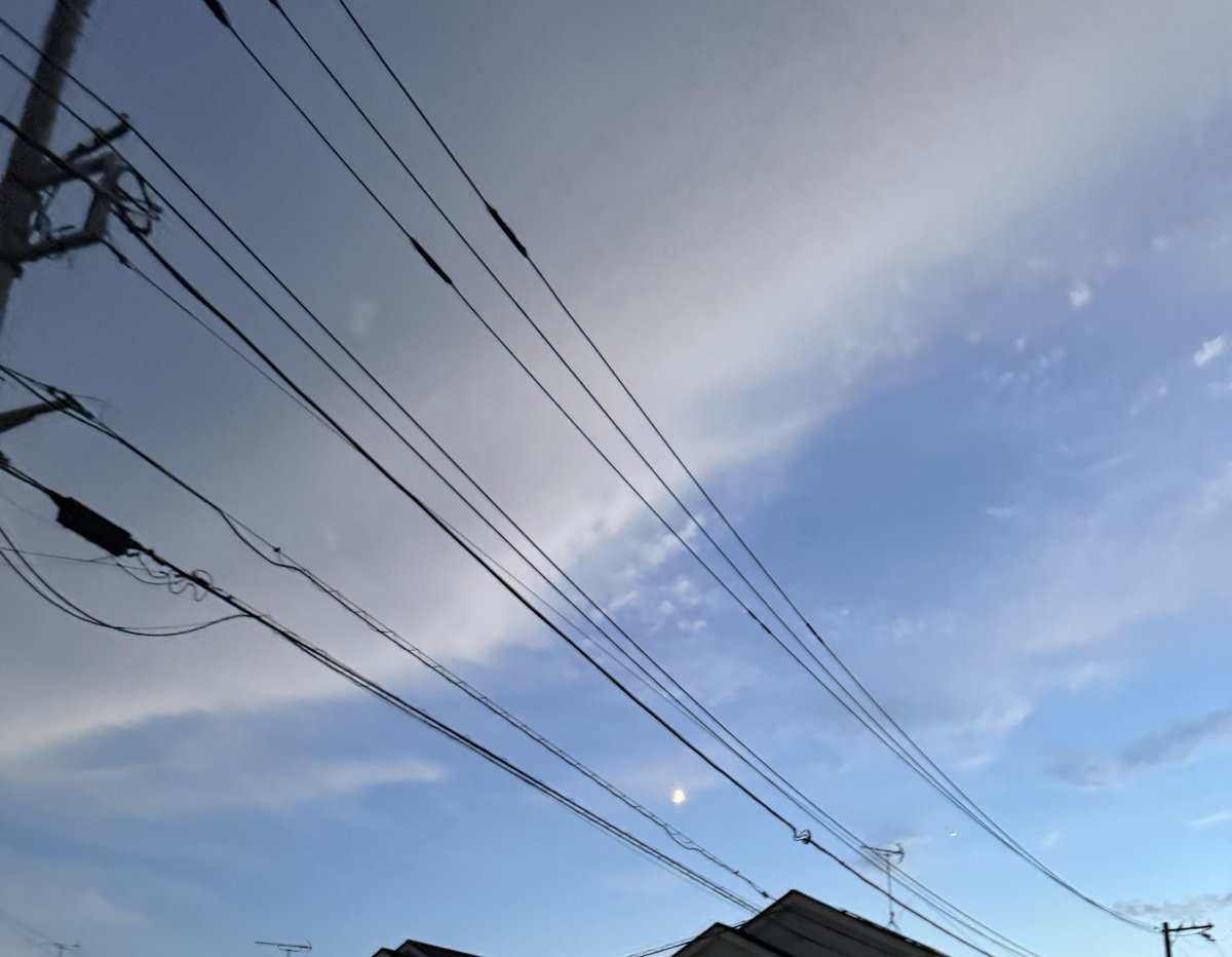 150m2rom's tweet photo. 昨日の月が明るかった写真🌙 https://t.co/pYgNzjGazV