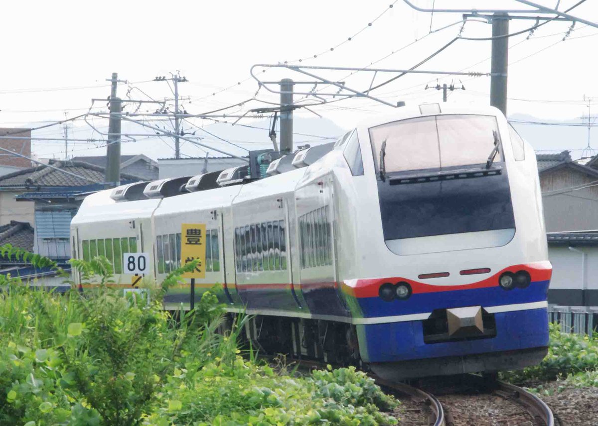 215e231e233's tweet photo. 8月16日　白新線　豊栄～早通駅で撮影 
E653系1000番台　583系色　いなほ4号　新潟行き  後追いも。
E653系1100番台　いなほ84号　酒田送り込み回送　後追いも
#E653系 #583系 https://t.co/do5tAM7jtS