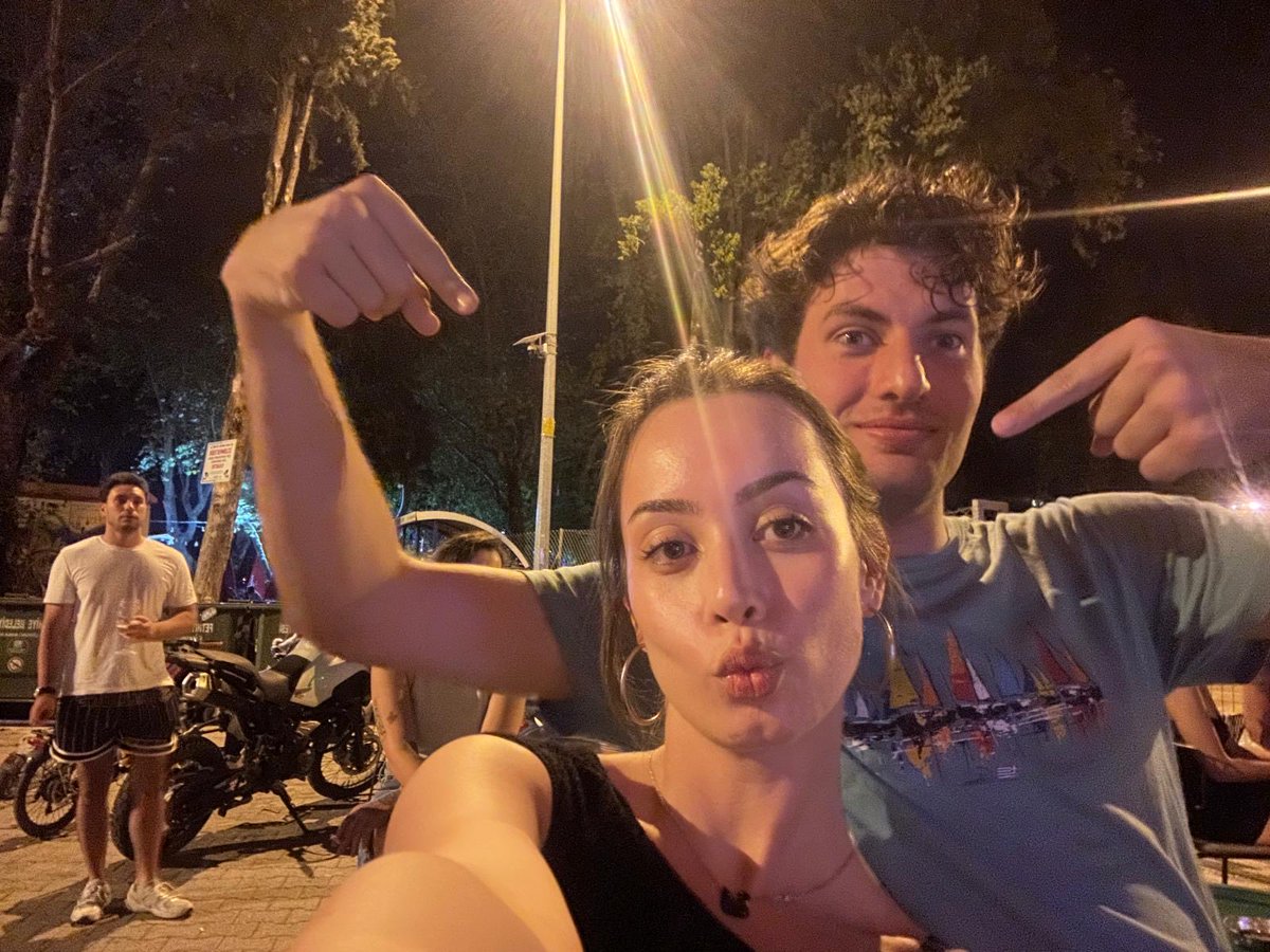 pr0fdevrimci's tweet photo. kız: bicepsinden sushi yenen erkekler bal olsaymış
biz: https://t.co/FtB5yZGLlu