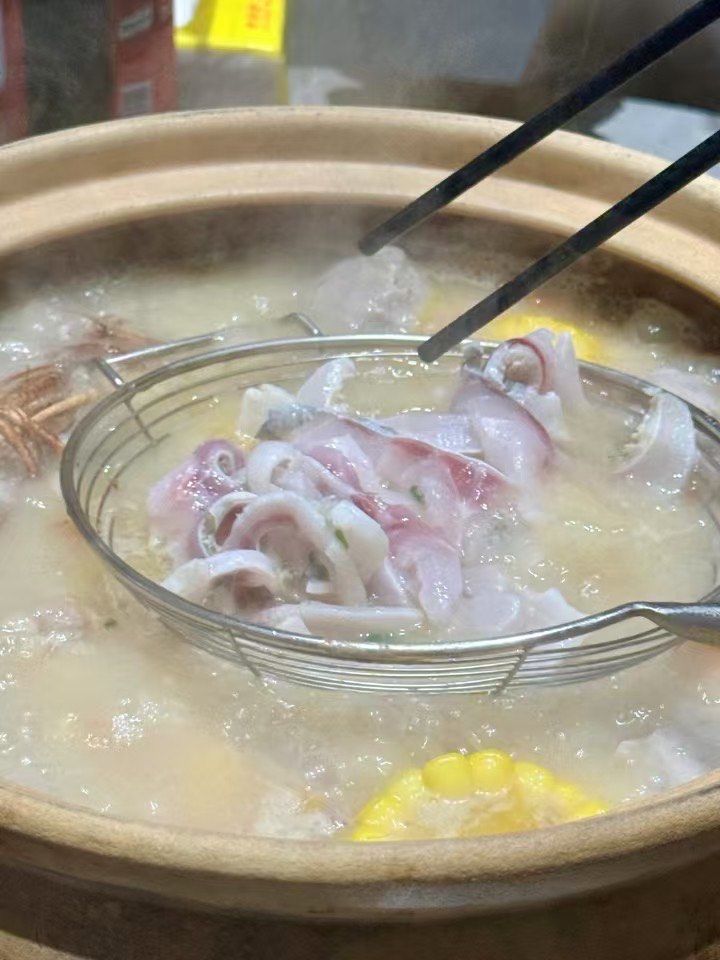 mhtmcu's tweet photo. 加班到九点的公司楼下��便利店关东煮的热乎气接住了今天的疲惫，攒劲搬砖，明天继续！， https://t.co/LqJ6lhXKAl