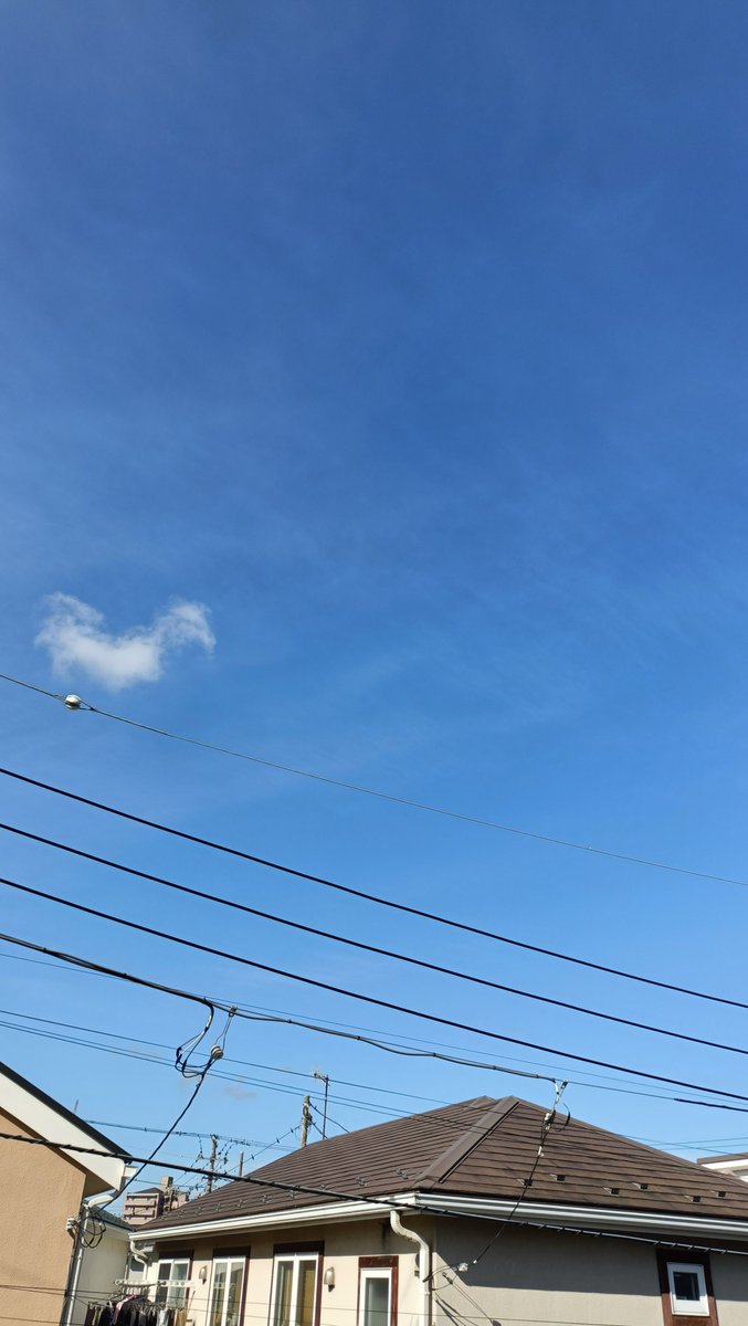 tsujido_remote's tweet photo. 今日の辻堂は夏空☀️
火曜日楽しもう🍀
光邦さん尾辻さんみなさんおはよージャパン😀
#辻堂 #ちょうどいいラジオ https://t.co/ywM90trQJj