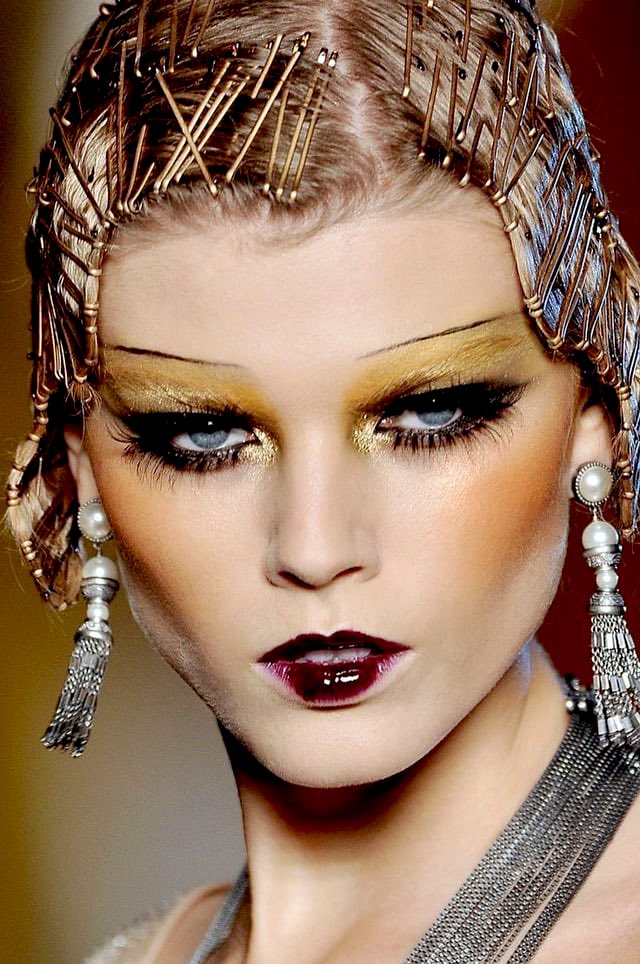 soIesque's tweet photo. makeup by Pat McGrath for Dior F/W 2009 https://t.co/2J9QTytZQS