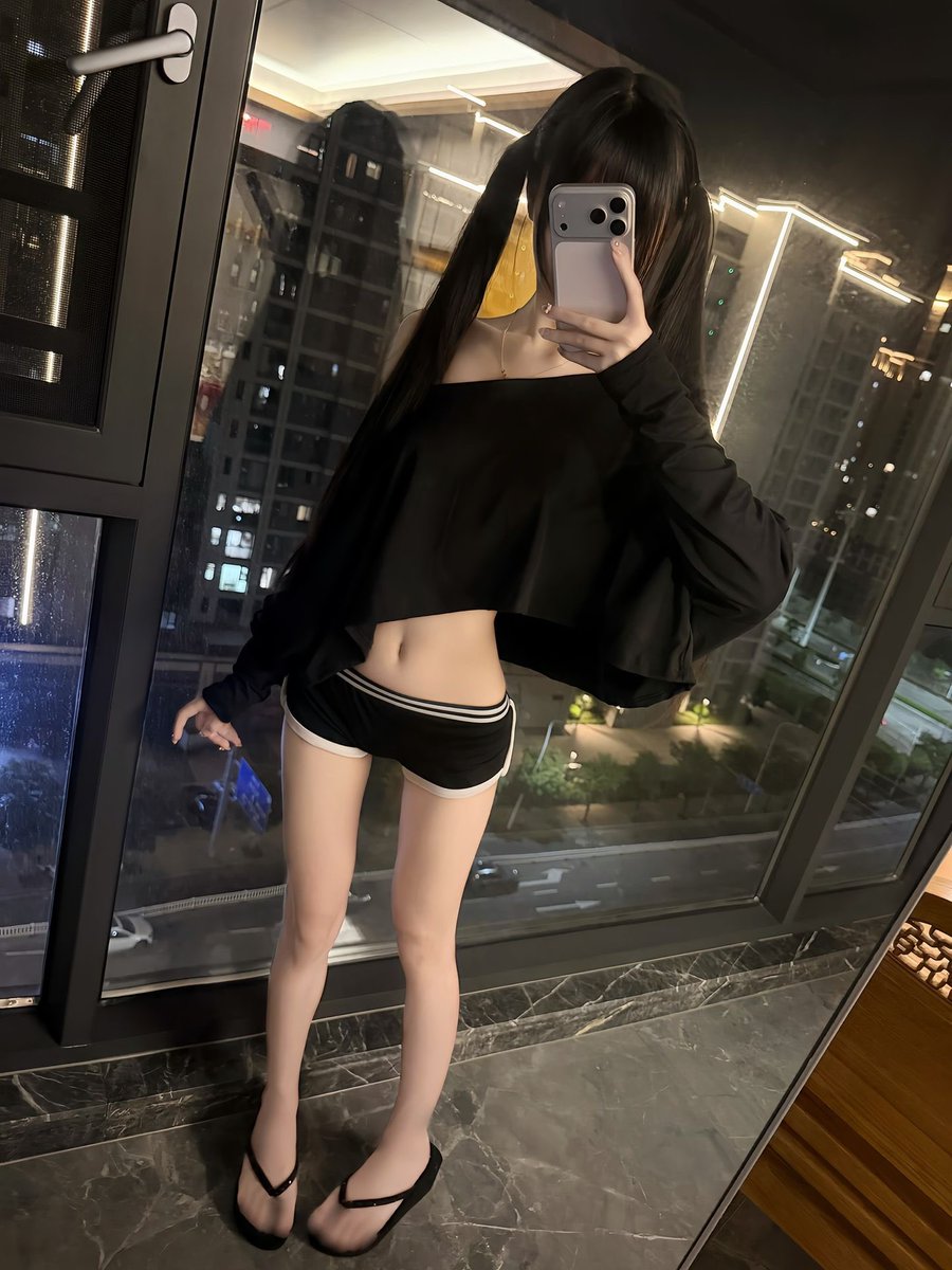 Sikdiz's tweet photo. 为什么做爱的人大多都选晚上啊 白天不是更有精神吗？ #反差 #母狗 #女高 #足控 https://t.co/49Mpm0CgNa