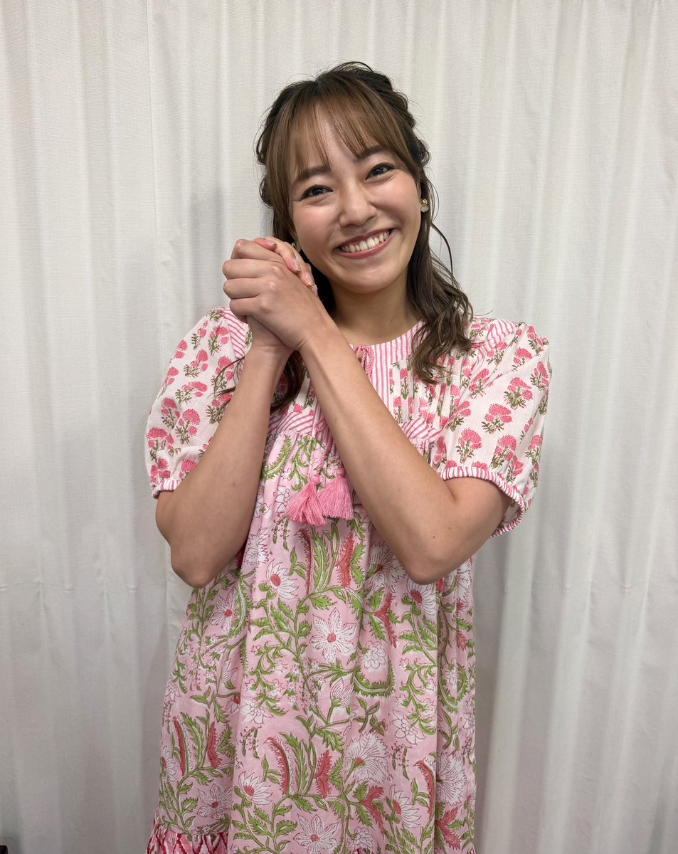 azuki_akimoto's tweet photo. 【🌻お知らせ🌻】
本日このあと！
あさ8:00〜9:55
TBS「#ラヴィット！」に
出演します🐰☀️✨

https://t.co/sWLXjU9Zls

本日はあづきお姉さんが憧れている
明日海りおさんとご一緒させていただける機会でドキドキしています♡

ぜひ、ご覧ください☺️

#秋元杏月　#あづきお姉さん
#体操のお姉さん https://t.co/shYHRgITAg