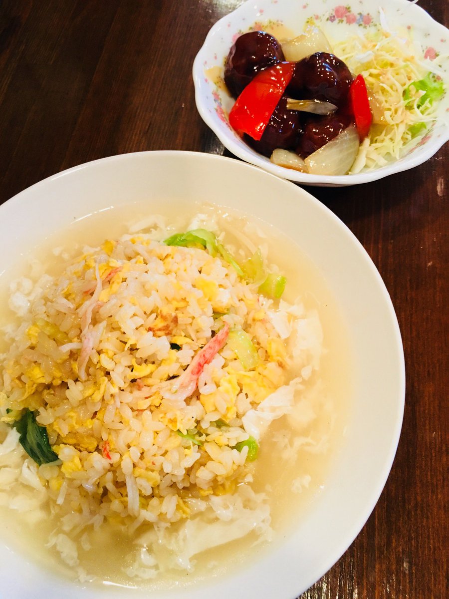 sianht's tweet photo. 本日のランチ
蟹レタスあんかけ炒飯と甘酢肉団子です☆
#日替わりランチ #チャーハン https://t.co/aqF2o4Vhhx