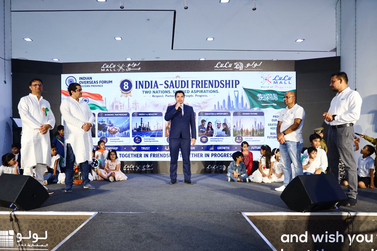 IndianEmbRiyadh's tweet photo. Counsellor (Community Welfare) from the Embassy Mr. Y. Sabir joined the celebration of the 80th Independence Day of India 🇮🇳 with the Indian diaspora in Dammam, Eastern Province of Saudi Arabia 🇸🇦 under the coordination of the Indian Overseas Forum (IOF).

The programme brought together members of the Indian community in a vibrant celebration of patriotism, unity and India’s journey towards Viksit Bharat@2047.

Counsellor (CW) conveyed Embassy's best wishes to the community on the occasion, and appreciated their spirit of service, unity and pride in celebrating India's diverse culture.

@MEAIndia 
@diaspora_india
