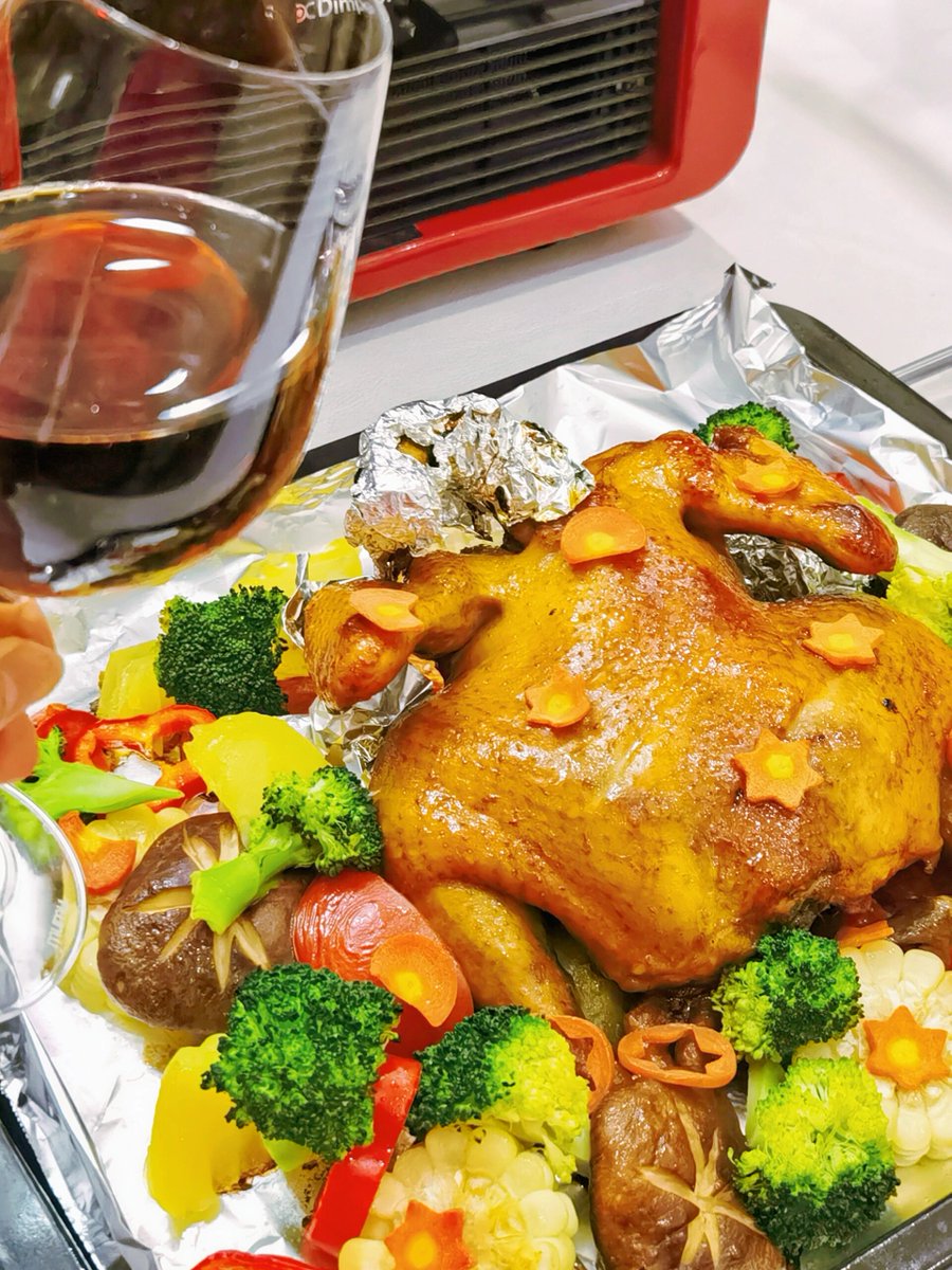 4696hichan's tweet photo. Fall Feast Alert! Our Thanksgiving special features herb-roasted turkey, creamy pumpkin mashed potatoes u0026 spiced apple crumble — limited spots available! Book now for a cozy holiday vibe. #Thanksgiving特餐 https://t.co/JRuiFmLUCs