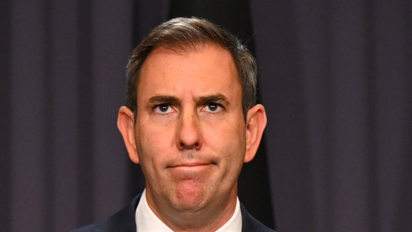 Ausbobsmit's tweet photo. Rents are increasing and the sole reason is Jim Chalmers. 

Out of touch

never had a job

career leech

claim to fame is writing an essay on Paul Keating

Calls himself a doctor. 

deadshit https://t.co/WrnNuBzR1p