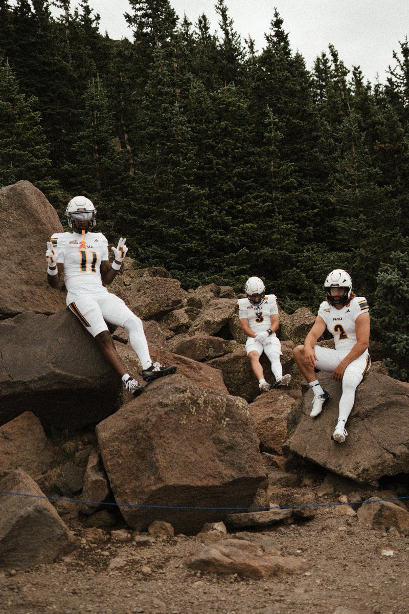 NAU_Football's tweet photo. One day closer to gameday in our city. ⛰️🌲

#RaiseTheFlag | #7KBuilt https://t.co/vb679LNDun