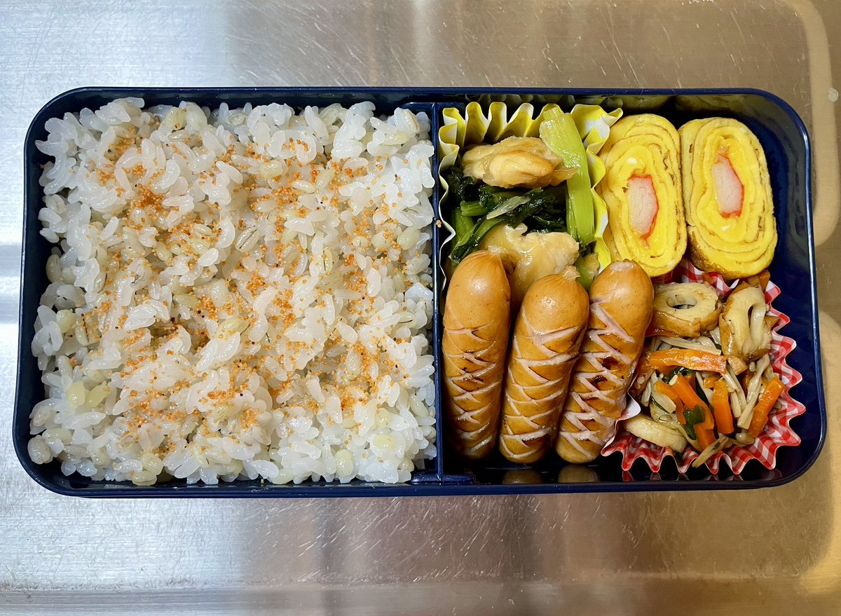 maro_tm426's tweet photo. カニカマ入りの卵焼き、見た目がきれい(🍚•᎑•🍚)

#お弁当 https://t.co/P8Ywkle5ft