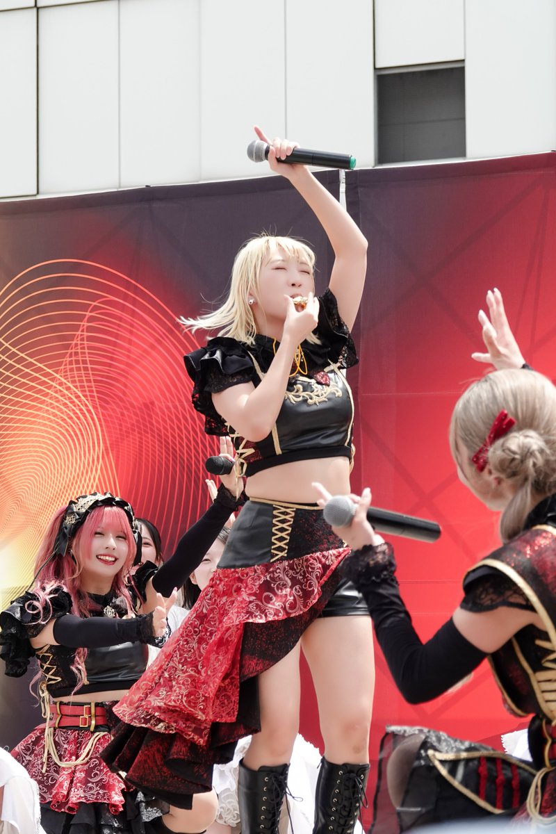 jkmaty's tweet photo. 2026.8.15 姫路駅北にぎわい交流広場🌳
HIMEJI SOUND BOX Day☀️
#KRD8 八木栞菜(@KRD8_Kanna)🧡
最高の真夏のカーニバルガールでした🧨
このホイッスルはここで活躍するためのものだったのですね🪈
#ヤギカン
#HSB https://t.co/NZ5xxyfG8U