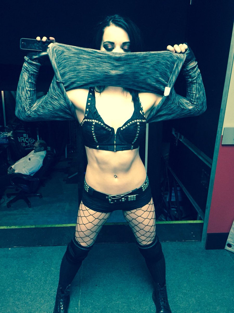 VIX_CROW's tweet photo. Happy Birthday Queen ❤️ @saraya 
Cya soon 10.10.26 https://t.co/v5VS3wdslF