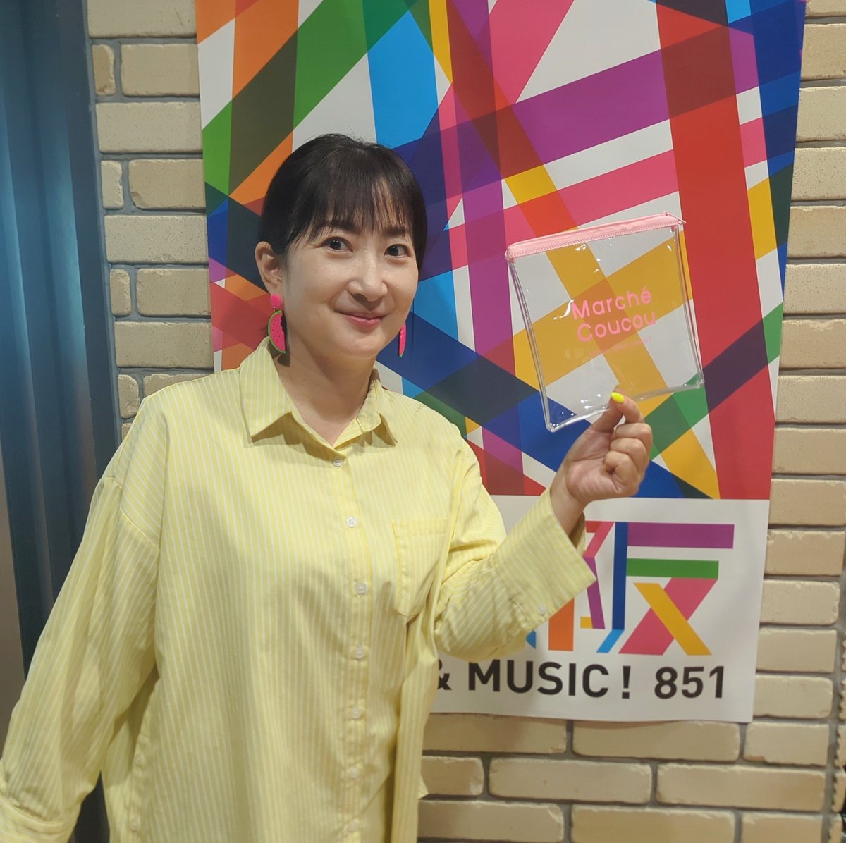 marche_coucou's tweet photo. 【8/18🎁 #まるしゅく】

／
Marché Coucouオリジナル
クリア・ポーチ
「どーする？シースルー！ちゃん」を
1名様に #プレゼント⛰️
＼

当アカウントを
フォロー&amp;リポストで応募完了🚶‍♂️
当選者は番組エンディングで発表🍃

Marché Coucouを選んで送ってね💌
https://t.co/NkrG6BJ1fg

#FM大阪 https://t.co/nUbRm5RTGY