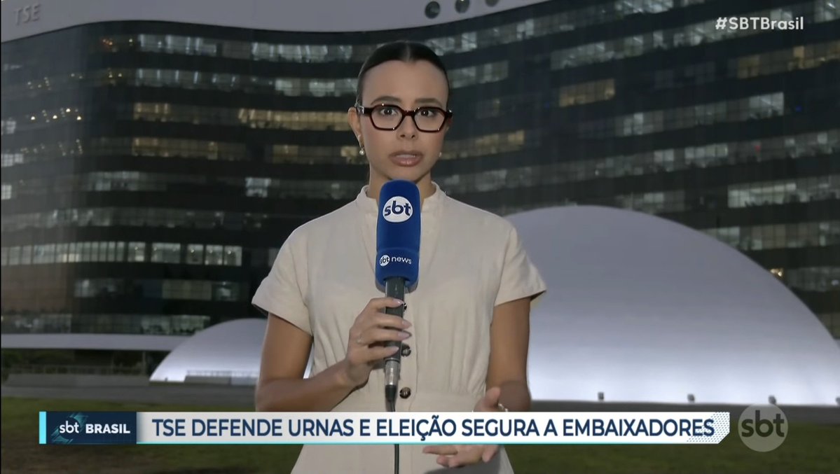 derikypereira's tweet photo. Que raio de microfone é esse https://t.co/RVs9BX2hLH