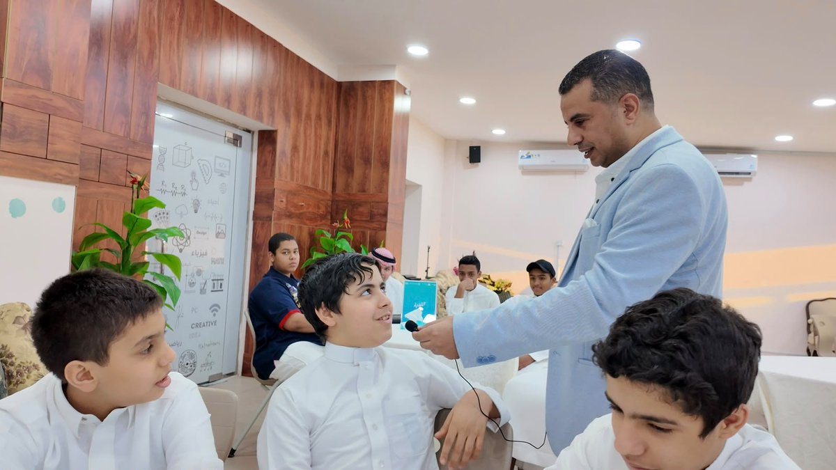 muhtawaorg's tweet photo. من أجواء #سفراء_الإعلام_الذكي اليوم 📸

يوم جديد، ولقطات تختصر الكثير من التفاصيل الجميلة التي عاشها سفراؤنا.

#محتوى https://t.co/mCqiFso8qi