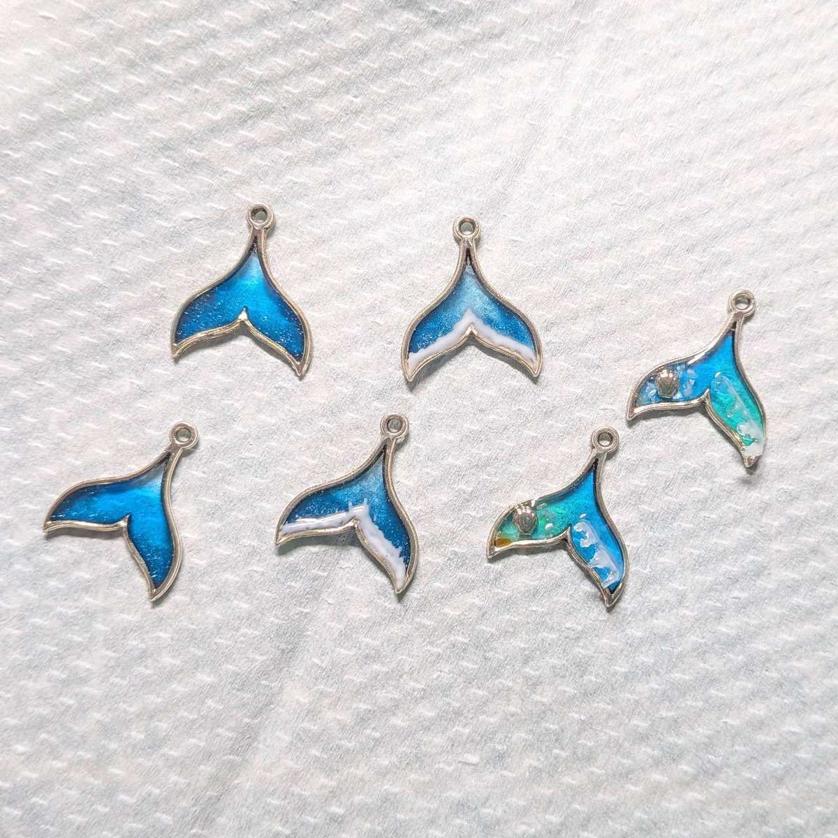 akiponnu_69's tweet photo. おはようございます😊☀️

いつも見て下さり
ありがとうございます🙂‍↕️

テールパーツ🧜‍♀️🐬🐳

シンプルなデザインや
少し変わったデザインも
少しずつ考えて制作してます🥰✨

NEWパートナーもお迎えしたので
これから一緒に頑張ります✨
(作業しやすく考えないと🫢)

素敵な1日を〜✨

#Pono工房 https://t.co/1dUk6E0Nn5