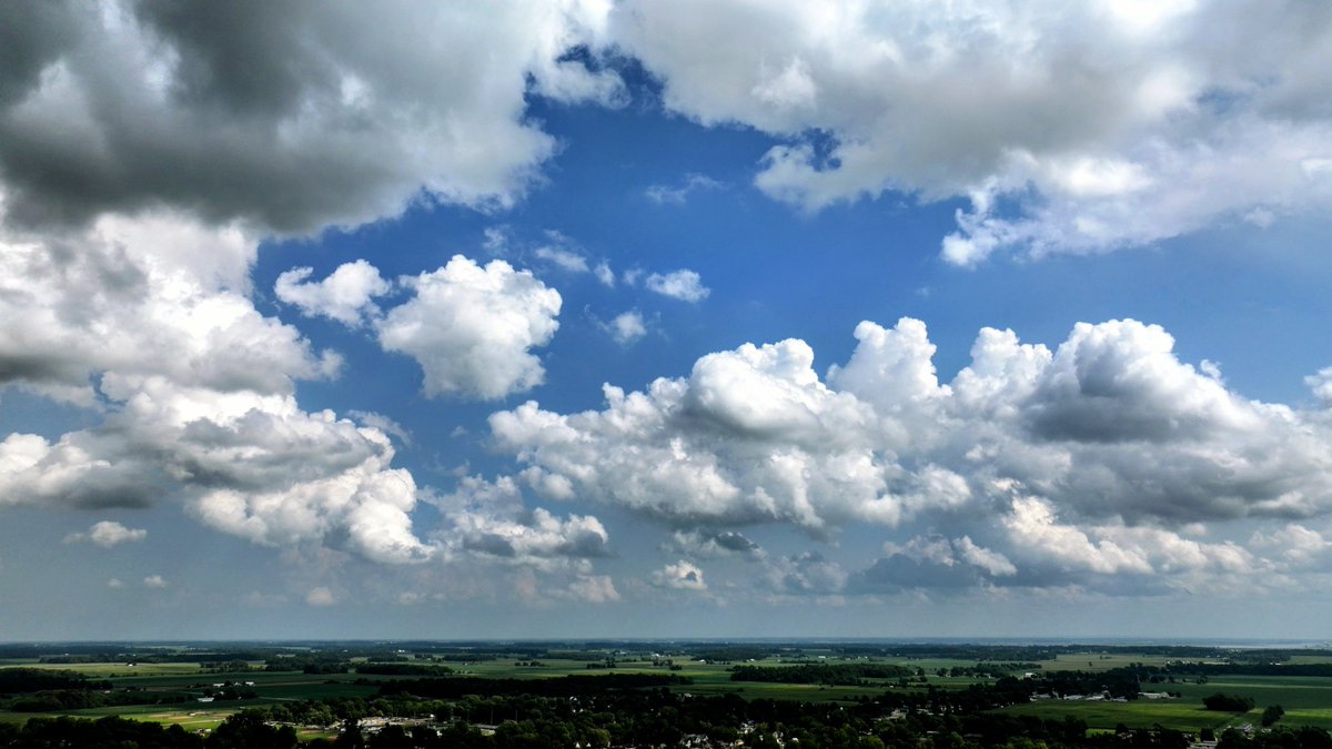 Hardin_Horizons's tweet photo. Clouds breaking over the fields.
#HardinCountyHorizons #AdaOhio #OhioWeather #DronePhotography #AerialViews https://t.co/fa9eWpsFsX