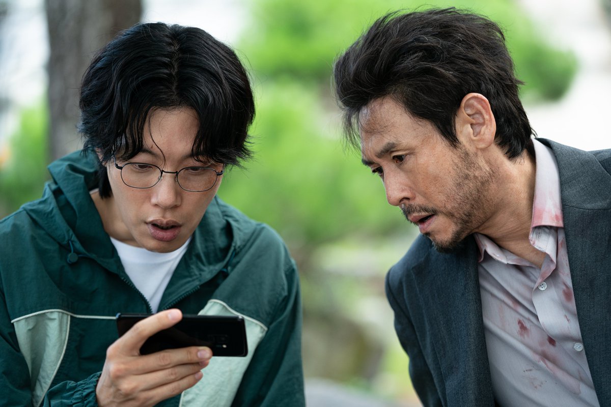 NetflixKR's tweet photo. 의문의 ‘들쥐’를 둘러싸고 얽히기 시작한 그들.

미스터리 추적 스릴러 시리즈 <들쥐>, 8월 28일 공개. 오직 넷플릭스에서. https://t.co/4WX60YKV09