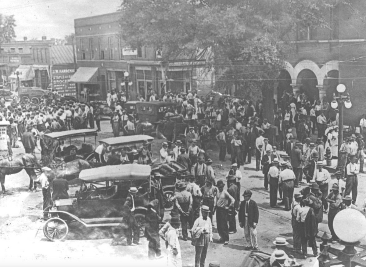 _DailyHistorian's tweet photo. Antisemitism was an important part of the case. Frank had been portrayed by his opponents as a Jewish outsider from the North, and antisemitic rhetoric surrounded his prosecution and lynching. https://t.co/wCUhgkRk4h