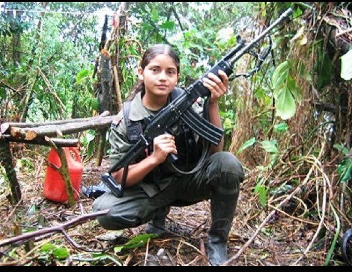 DraMamaca's tweet photo. @LUISALFONSOMM @Jhonffonseca Así es y lo más gracioso no decían nada de que los ninos empujarán fusil y aumento reclutamiento infantil con Petro al 300% https://t.co/vW1BoamrNM