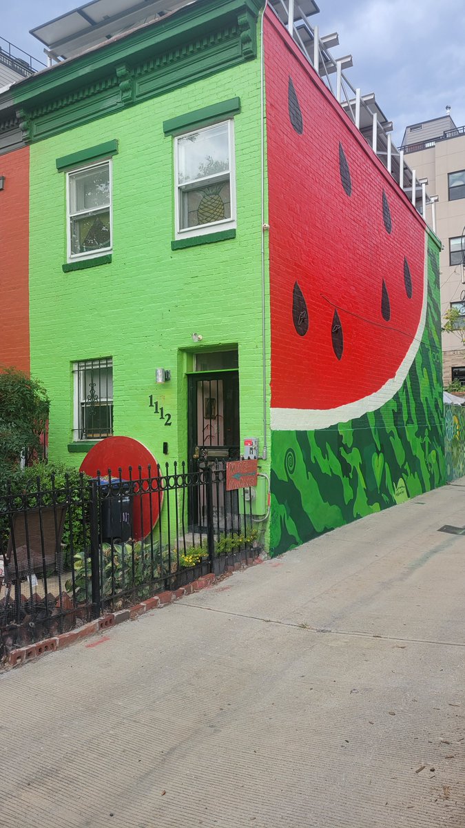 Offscreen87's tweet photo. One thing about Shaw—the walls have something to say. 🎨
From neighborhood history to bold color and creativity, the murals here make even a simple walk feel like an open-air gallery.
Still discovering more of Shaw, one block at a time. 📍
#ShawDC #DCArt #DC #Art #Mural https://t.co/xS6fJhqiwx
