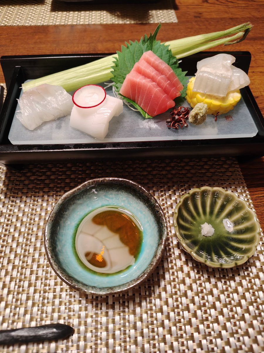 mikaring_92's tweet photo. 宿の夕食 https://t.co/XVV2Ni9f5Y
