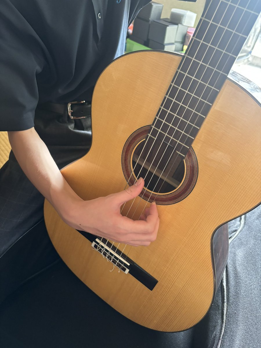 masaking95's tweet photo. 息子(長男)！
本日、部活の大会！
先月は重奏部門の大会だったけど今回は
合奏部門！
今日も大きなホール！
まずは楽しんで！
#部活
#大会 
#合奏部門
#ギター 
#緊張 
#楽しめ 
#演奏 https://t.co/sNTPecB1kL