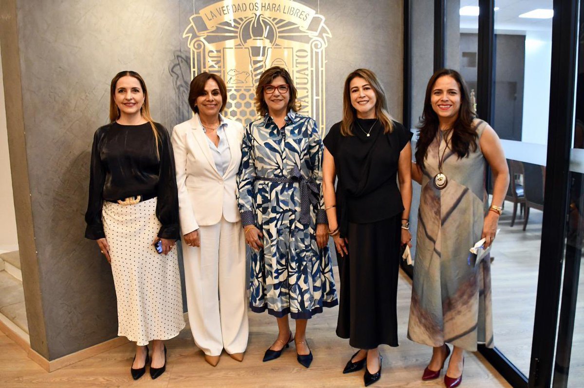 PRODHEG's tweet photo. La Procuradora de los DDHH, Karla Alcaraz Olvera, acompañó la presentación del informe de la Rectora de la Universidad de Guanajuato, Susana Gómez López, un espacio para reconocer los avances y el trabajo realizado por esta institución en favor de su comunidad universitaria. https://t.co/9FgoXAaXUp