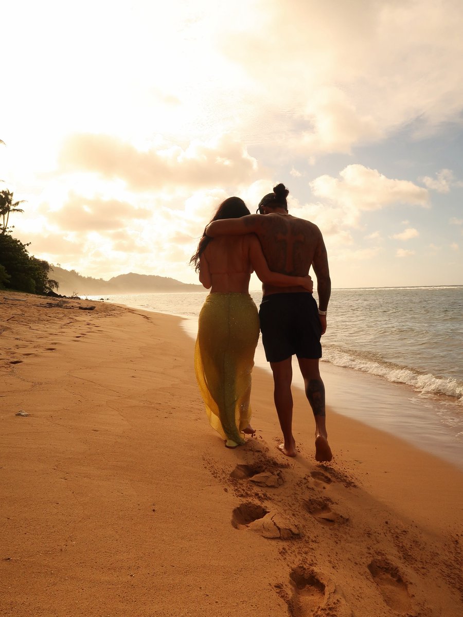 LH44NEWS's tweet photo. CASAL DO ANO! ❤️

Lewis Hamilton e Kim Kardashian aproveitando as férias de verão. https://t.co/AKmBqQrm1h