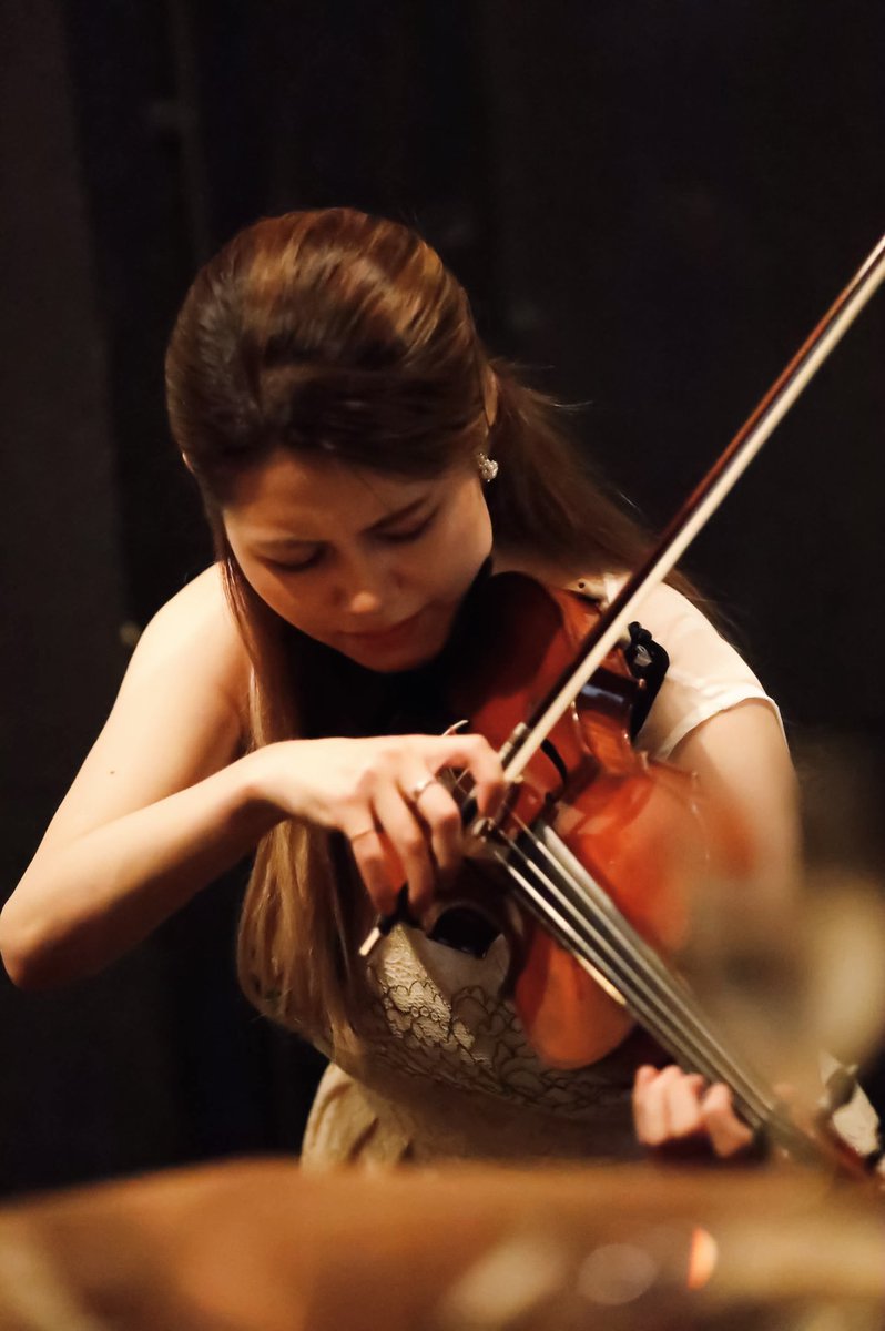 Reikaviolin's tweet photo. 7月最後の日には、ドイツバーゆううん赤坂でライブコンサートをさせていただきました🍷
私の大好きなバーで演奏でき、お客様との距離も近く、素敵な時間を過ごせた日でした🥰
なんと次回がその場で決定し、
11月14日(土)17時open、18時演奏スタートとなりました！ぜひお越し下さい❤️ https://t.co/Xicz2AW08I