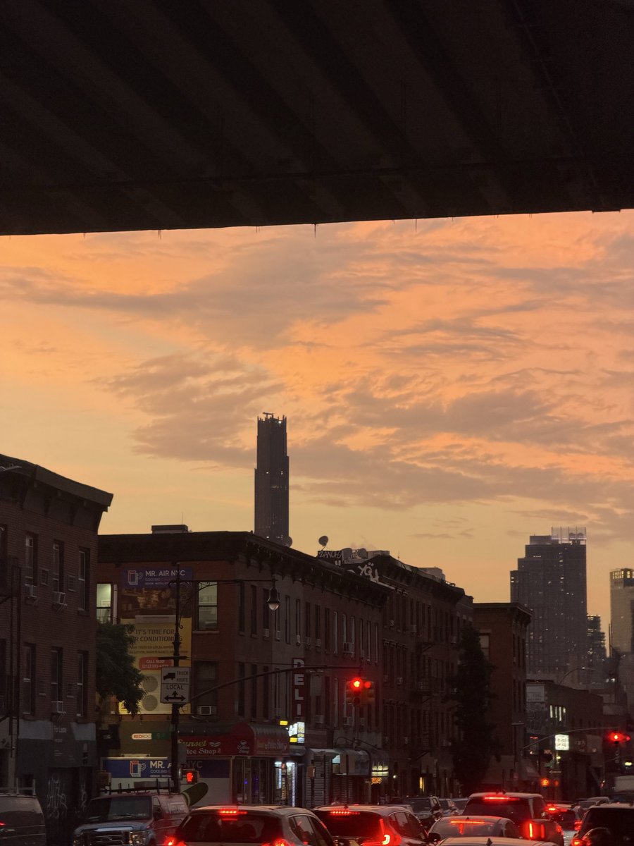 andr3wc0urt's tweet photo. Sooo obsessed with the vampire corporation from a Saturday morning cartoon tower they built in downtown Brooklyn. https://t.co/tin5SMFw8Z