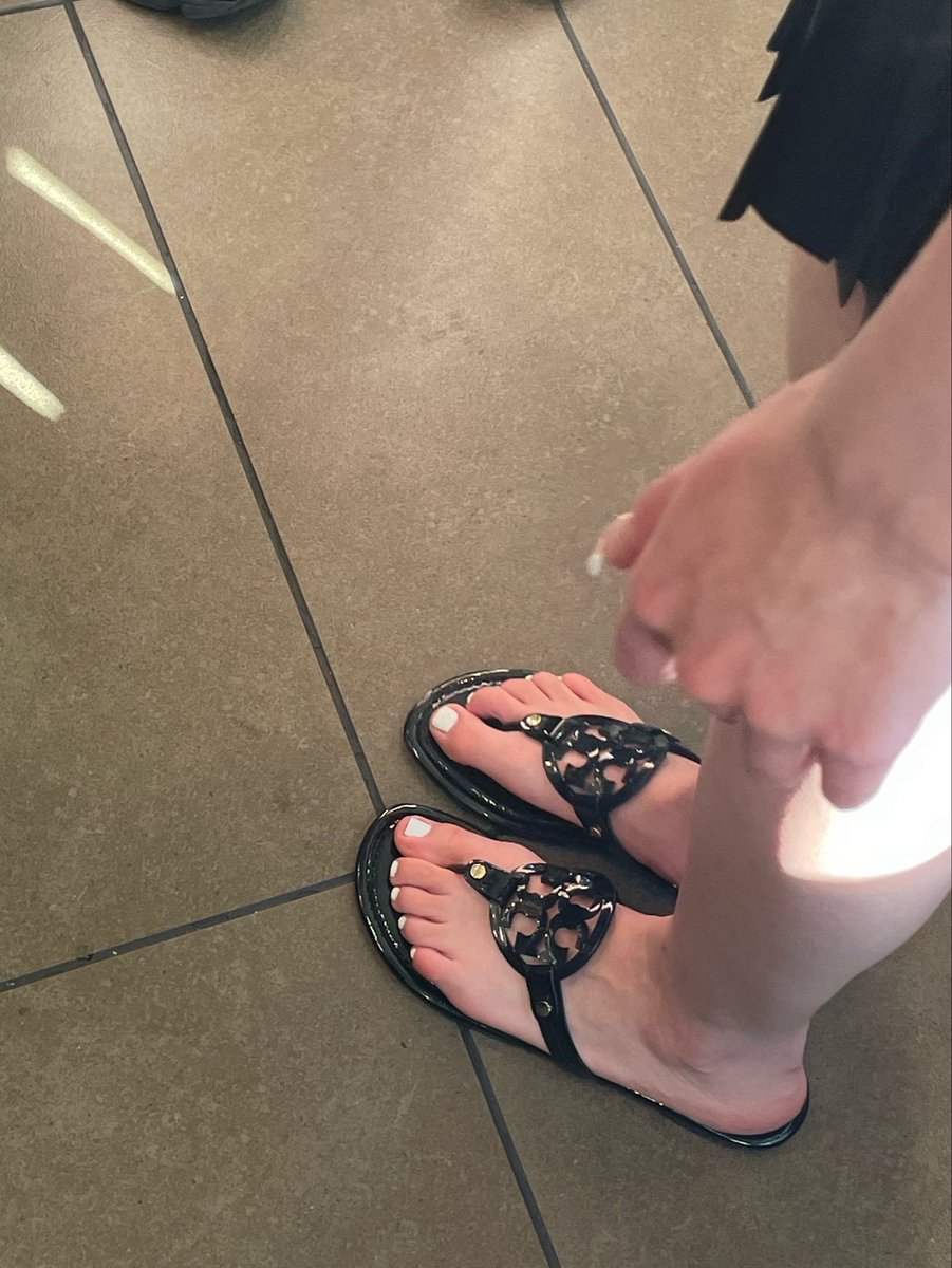 username019616's tweet photo. feet candids #trade #feet #candid #hs #bop #feetcandid #feetfetısh #toes #soles https://t.co/1BaTpZOvj7