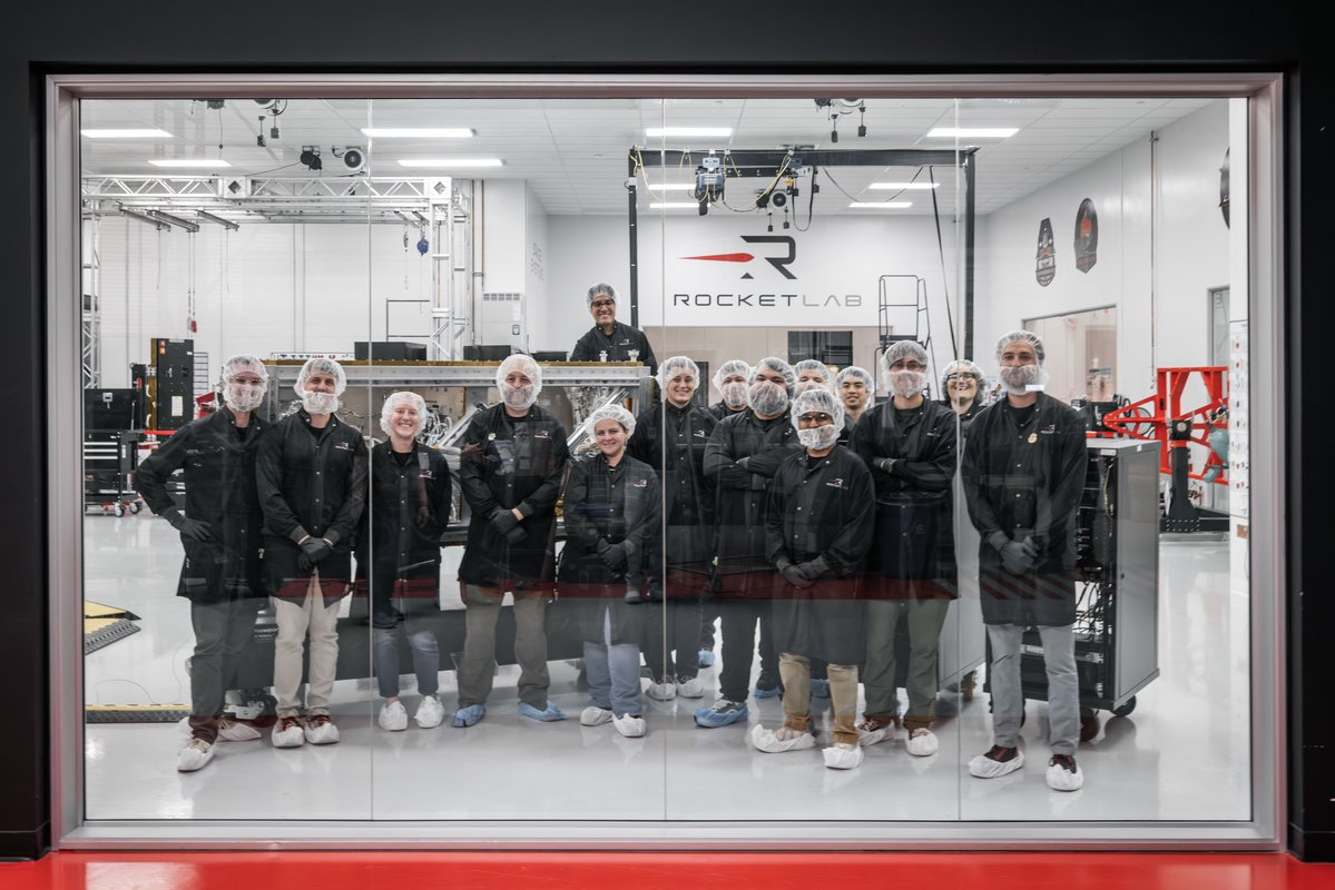 RocketLab's tweet photo. Eight advanced satellite platforms built by Rocket Lab for MDA Space are now in orbit 🛰️🎉

These 500kg Lightning spacecraft buses are incorporated into @MDA_space satellites for @Globalstar.

Read more: https://t.co/xV9EDx6eCe https://t.co/CtsYC2j6bU