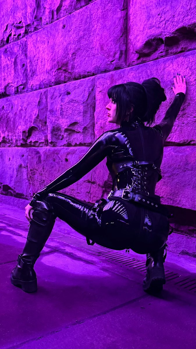 Latexmagicbest's tweet photo. Going out in public wearing a latex outfit can be quite an exhilarating experience. @heymissylol
#latexsuit #latexclothing #latexcorset #latexcatsuit https://t.co/Nq0qVJWhyp