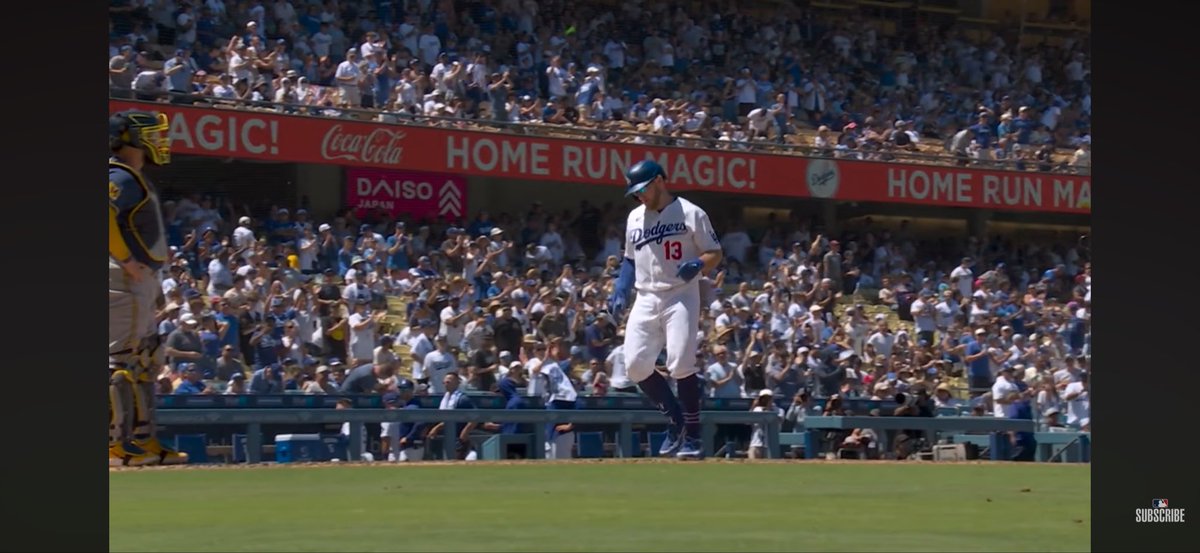 welll_then's tweet photo. @johnald90 @Vader47000 4th inning muncy homerun https://t.co/g9nbWZvwpH