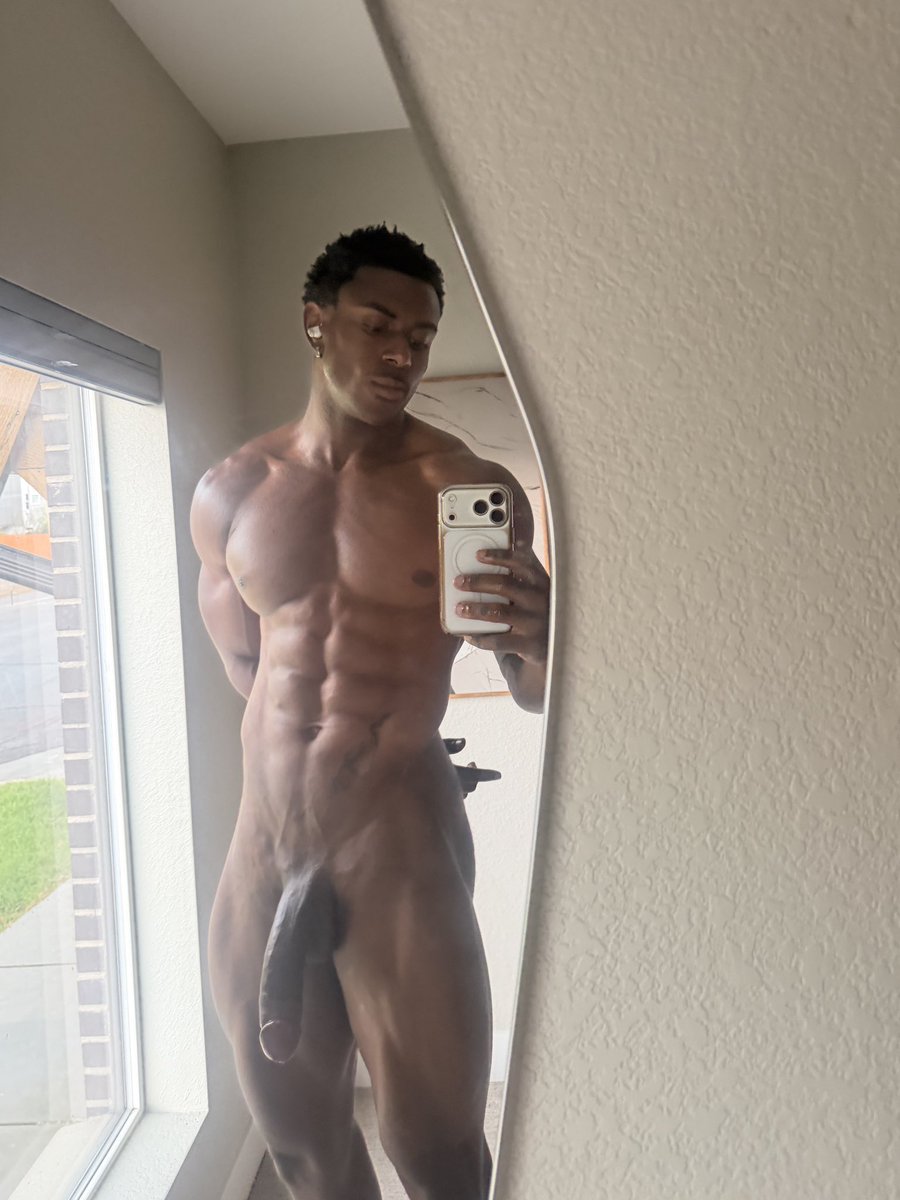 Nicckey_6's tweet photo. @Dw74406Williams @MEN_DAILY_ Come eat me https://t.co/PDXXbjbrcE