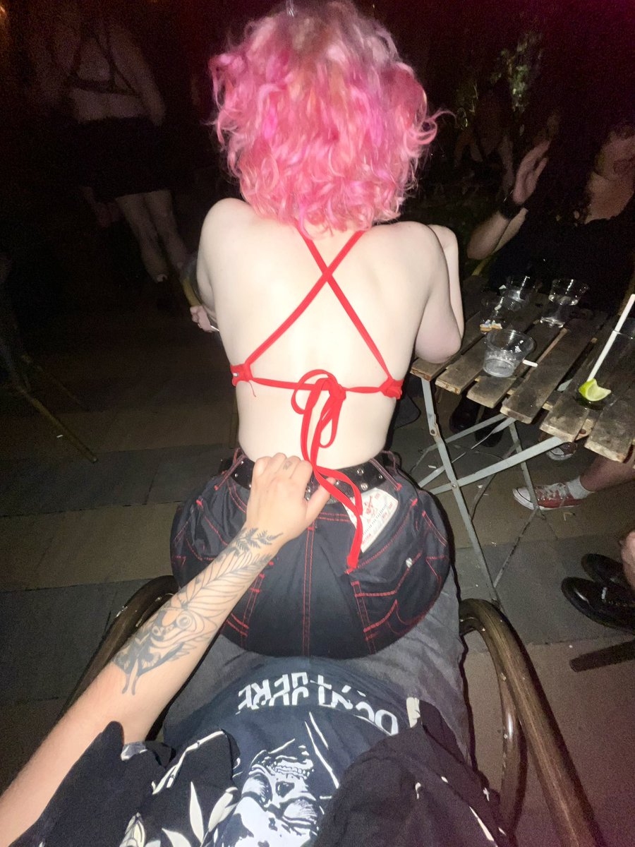gayw33d's tweet photo. lesbogoth night🪦🖤🫀🦇#BUTCHFEMME https://t.co/he2ZHbsv4k