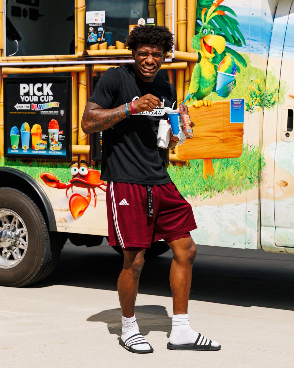 CMU_Football's tweet photo. Who doesn’t love a post practice snow cone?

#FireUpChips https://t.co/uuRy87LcZo