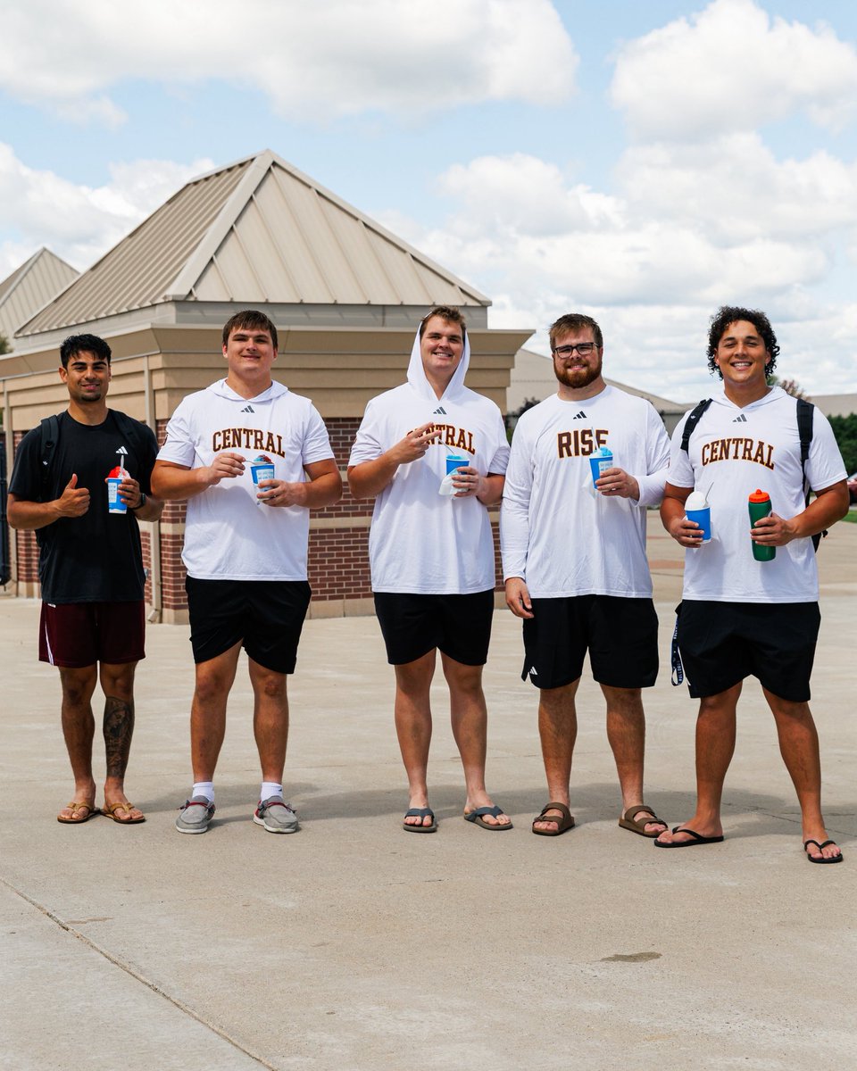 CMU_Football's tweet photo. Who doesn’t love a post practice snow cone?

#FireUpChips https://t.co/uuRy87LcZo