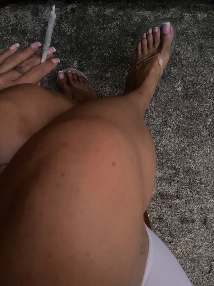 Kingchelseya's tweet photo. happy monday! :) 
my tattoo is healing purfectlyyyy https://t.co/G0F73MZlMU