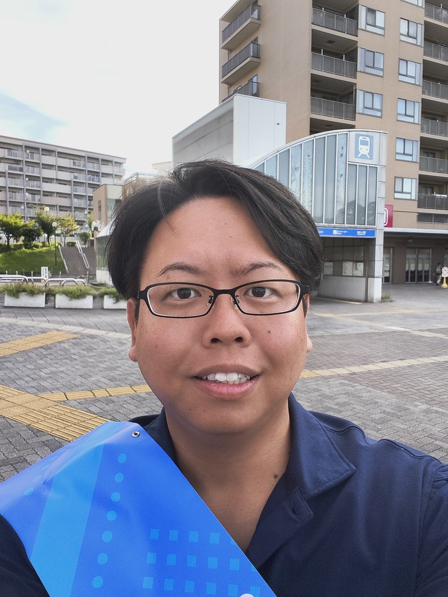 TakeTaniguchi's tweet photo. 火曜日の今朝は自由ヶ丘駅にて朝のご挨拶。

白杖を持ちで、少し困ったご様子の方がいらっしゃったので、駅までご案内させていただきました。

お礼にといただいたのは折り紙の「頑張るゾウさん」温かいお気持ちに心が和みました。

ちょっとした声掛けの大切さを改めて実感した朝でした！ https://t.co/58FFklHXCv